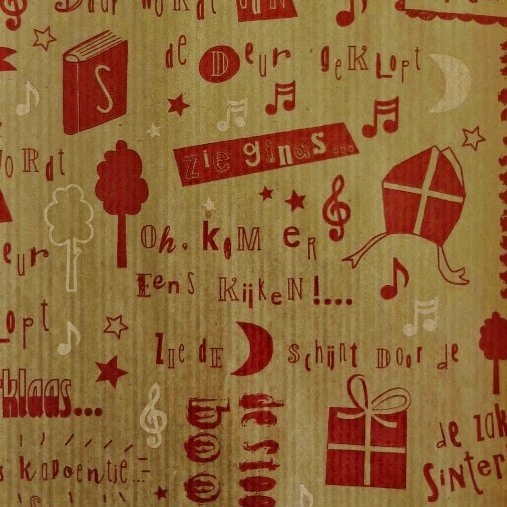 Sinterklaas cadeaupapier, tekst en plaatjes in rood over goud gekleurde lijntjes op gestreept natuur bruin kraft papier.
 